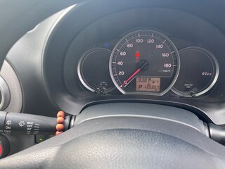 2013 Toyota Vitz III (XP130), белый, 650000 рублей, вид 5