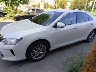 2016 Toyota Camry VII (XV50) Рестайлинг, белый, 2290000 рублей, вид 3