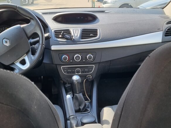 2013 Renault Fluence I, бежевый, 850000 рублей - вид 7