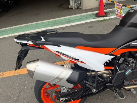 2023 KTM 890 SMT, чёрный, 1077000 рублей, вид 3