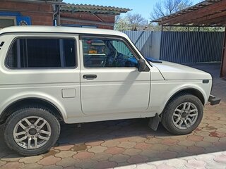 2017 Lada (ВАЗ) 2121 (4x4) I Рестайлинг, белый, 700000 рублей, вид 3