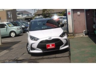 2021 Toyota Yaris IV, белый, 925111 рублей, вид 1