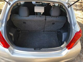 2014 Toyota Vitz III (XP130), серебристый, 670000 рублей, вид 4