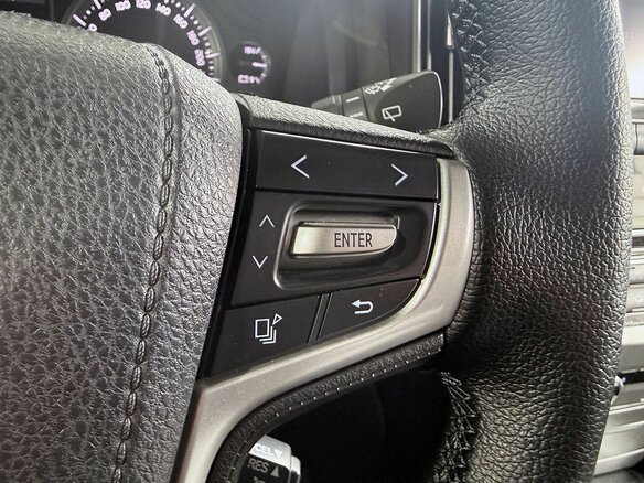2015 Toyota Land Cruiser 200 Series Рестайлинг 2, белый - вид 16