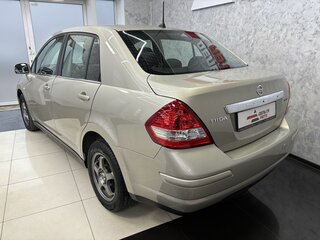 2010 Nissan Tiida I Рестайлинг, бежевый, 865000 рублей, вид 3