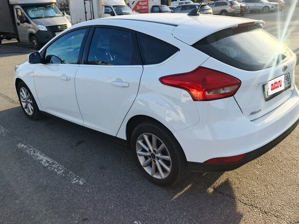 2017 Ford Focus III Рестайлинг, белый, 1020000 рублей - вид 3