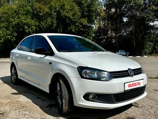 2014 Volkswagen Polo V, белый, 999999 рублей, вид 3