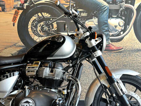 2026 Royal Enfield Super Meteor, серый, 773000 рублей, вид 1