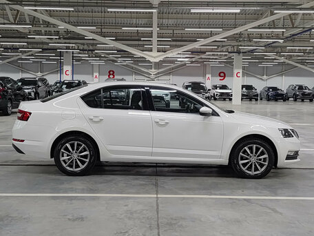 2022 Skoda Octavia III (A7) Рестайлинг, белый, 1995000 рублей, вид 4