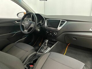 2017 Hyundai Solaris II, оранжевый, 1325000 рублей, вид 3
