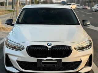 2023 BMW 1 серии 120i III (F52) Рестайлинг, белый, 1429002 рублей, вид 3