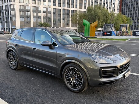 2020 Porsche Cayenne E-Hybrid III, серый, 7950000 рублей, вид 2