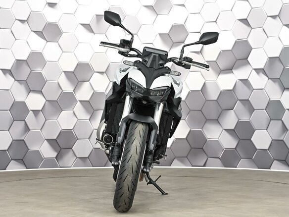 2025 Honda CB 1000 Hornet, белый - вид 3