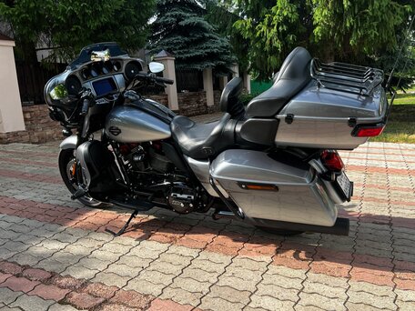 2019 Harley-Davidson CVO Limited, серебристый, 3300000 рублей, вид 2