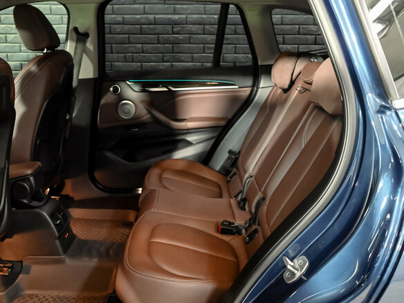 2021 BMW X1 20i xDrive II (F48) Рестайлинг, синий - вид 23