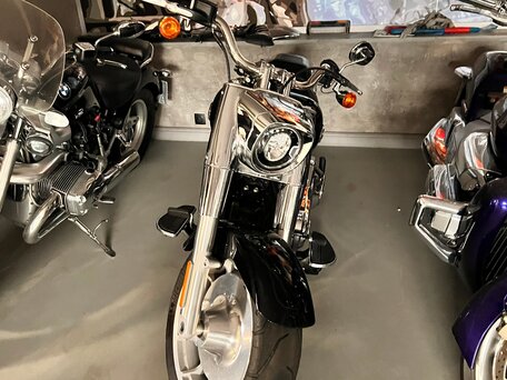 2023 Harley-Davidson Fat Boy, чёрный, 2300000 рублей, вид 1