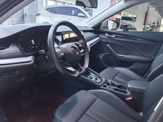 2023 Skoda Octavia III (A7) Рестайлинг, серый, 2200000 рублей, вид 4