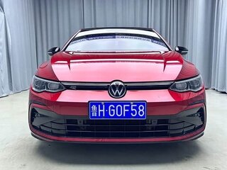 2023 Volkswagen Golf VIII, красный, 1555000 рублей, вид 3
