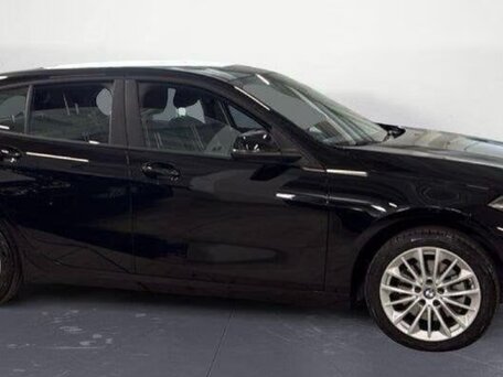 2022 BMW 1 серии 116d III (F40), чёрный, 2890000 рублей, вид 4