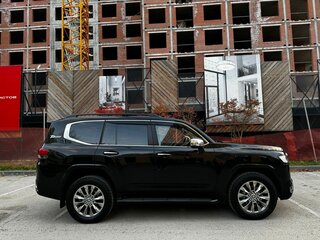 2021 Toyota Land Cruiser 300 Series, чёрный, 12800000 рублей, вид 3