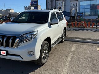 2013 Toyota Land Cruiser Prado 150 Series Рестайлинг 1, белый, 3300000 рублей, вид 2