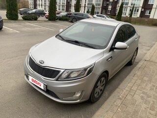 2014 Kia Rio 6-speed III, серебристый, 699000 рублей, вид 2