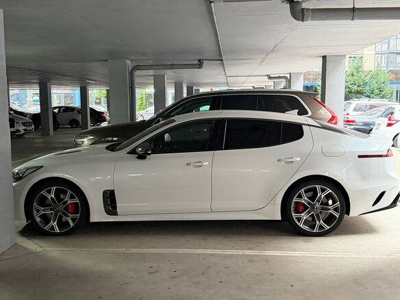 2019 Kia Stinger I, белый, 2500000 рублей - вид 2