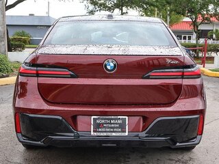 2023 BMW 7 серии 740i VII (G70), красный, 9535000 рублей, вид 4