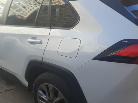 2021 Toyota RAV4 V (XA50), белый, 3300000 рублей, вид 4