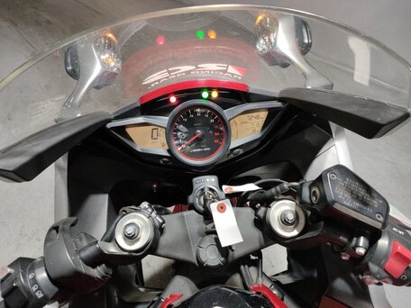 2011 Honda VFR 1200, красный, 967000 рублей, вид 5