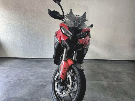 2026 Ducati Multistrada V4, красный, 3360000 рублей, вид 4
