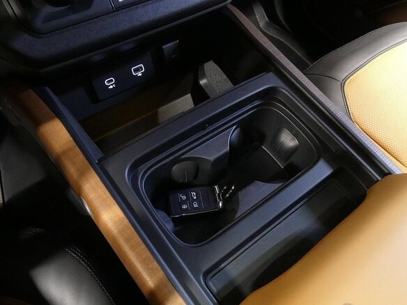 2023 Land Rover Defender 110 II, коричневый, 8455060 рублей - вид 14