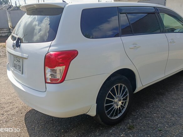 2010 Toyota Corolla Fielder X (E140, E150) Рестайлинг, белый, 850000 рублей - вид 4