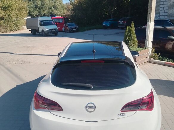 2012 Opel Astra GTC J Рестайлинг, белый, 699000 рублей - вид 5