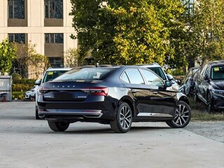 2026 Skoda Superb III Рестайлинг, чёрный, 2780070 рублей, вид 3