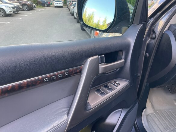 2009 Toyota Land Cruiser 200 Series, серый - вид 12