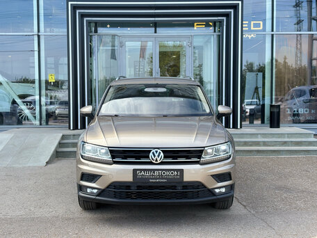 2018 Volkswagen Tiguan II, бежевый, 1670000 рублей, вид 2