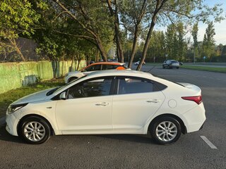 2017 Hyundai Solaris II, белый, 1350000 рублей, вид 2
