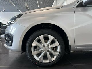 2026 Lada (ВАЗ) Vesta I Рестайлинг (NG), серебристый, 1880000 рублей, вид 2