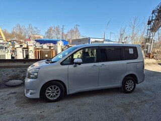 2009 Toyota Voxy II (R70), серый, 1000000 рублей, вид 5