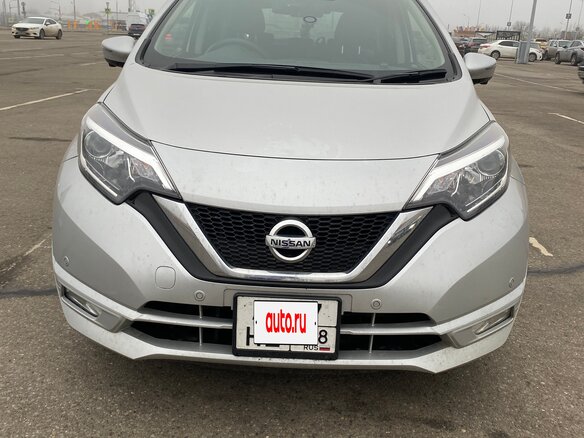2020 Nissan Note II Рестайлинг, серебристый, 1250000 рублей - вид 3