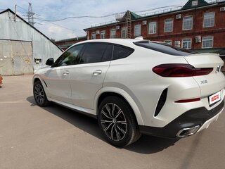 2021 BMW X6 30d III (G06), белый, 6000000 рублей, вид 4