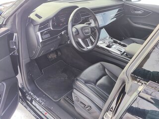 2020 Audi Q8 55 TFSI I (4M), чёрный, 5500000 рублей, вид 3