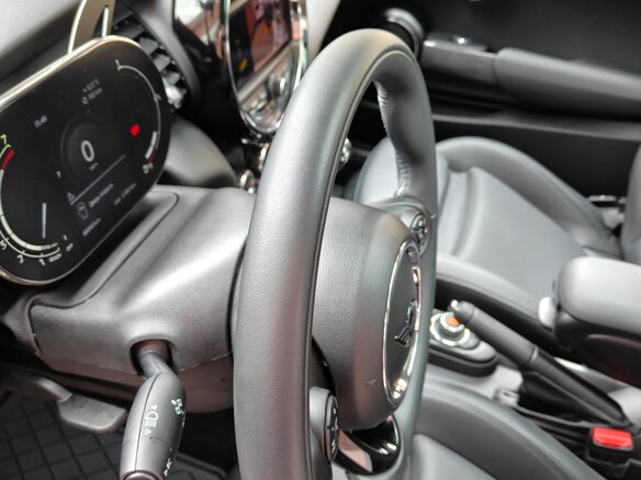 2020 Mini Hatch Cooper III (F55/F56) Рестайлинг, бежевый, 2350000 рублей - вид 11