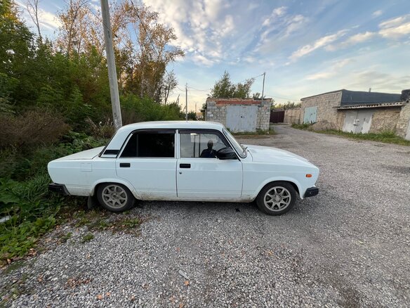 2007 Lada (ВАЗ) 2107, белый, 220000 рублей - вид 1