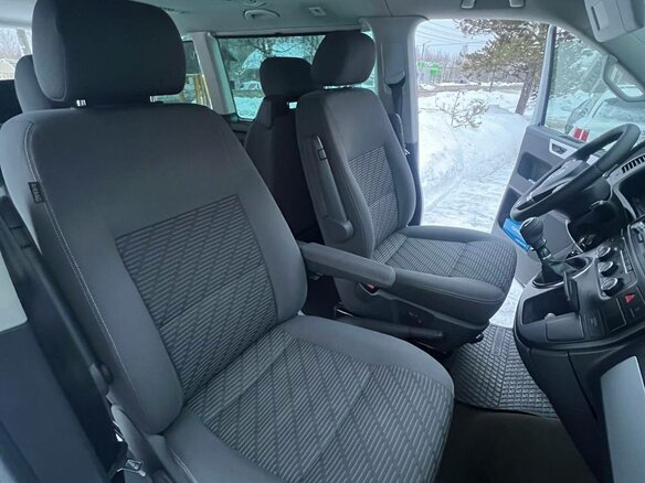 2010 Volkswagen Multivan T5 Рестайлинг, серебристый, 2600000 рублей - вид 1