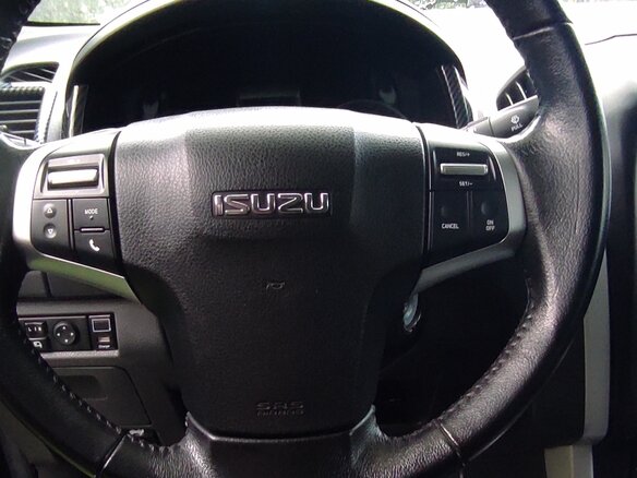 2017 Isuzu D-Max II, чёрный, 2800000 рублей - вид 37
