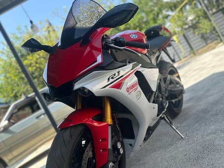 2019 Yamaha YZF-R1, красный, 1550000 рублей, вид 1