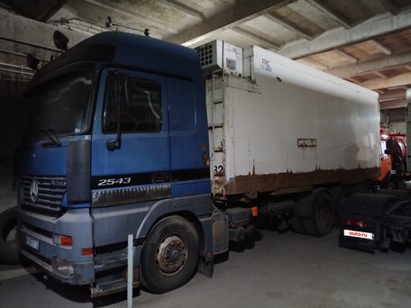 1999 Mercedes-Benz Actros, синий, 1500000 рублей, вид 3