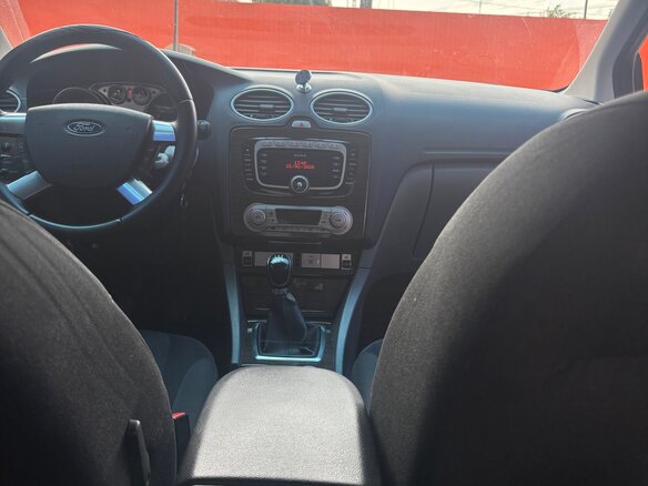 2008 Ford Focus II Рестайлинг, серебристый, 530000 рублей - вид 6